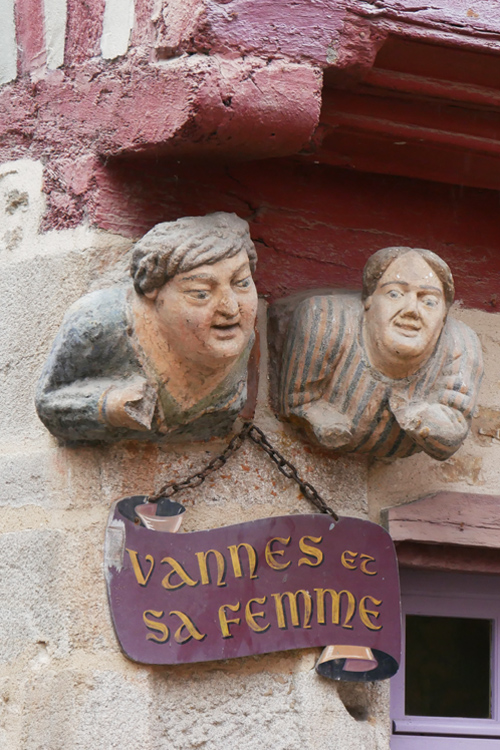 Vannes et Sa Femme Sign