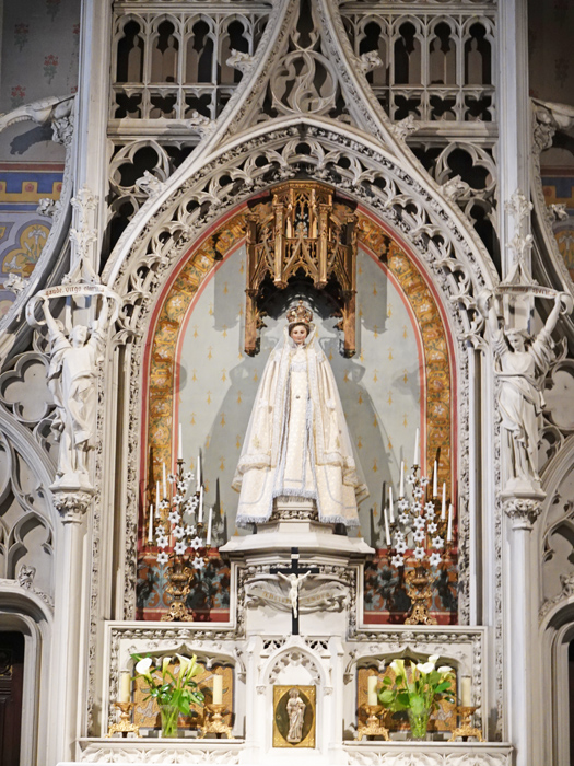 Altar at Basilique Notre Dame du Roncier, Josselin