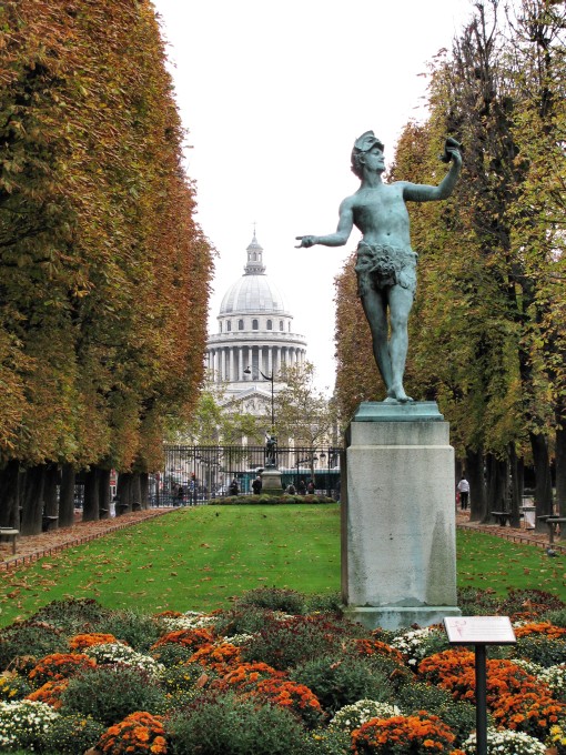Greek Actor Sculpture, le Jardin du Luxembourg, with Panth&eacute;on in Background